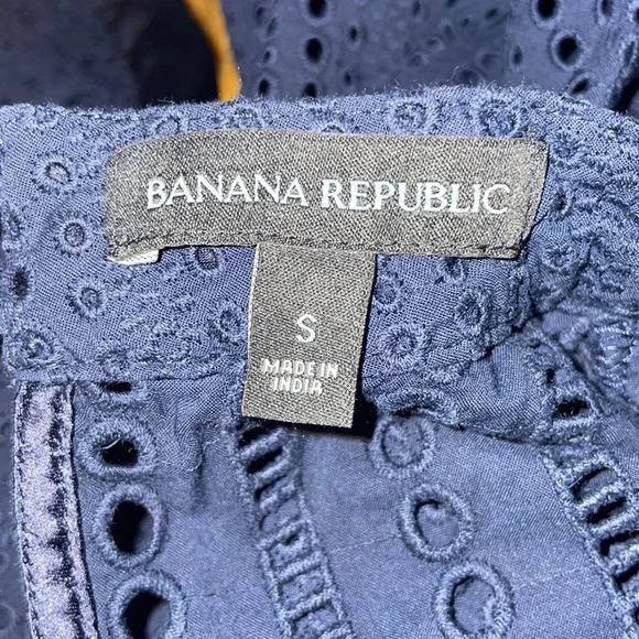 Banana Republic Women’s Sz Small Eyelet Mock Neck Blouse in Navy Blue - Picture 5 of 10